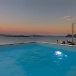 كالديرا هاوسيز *